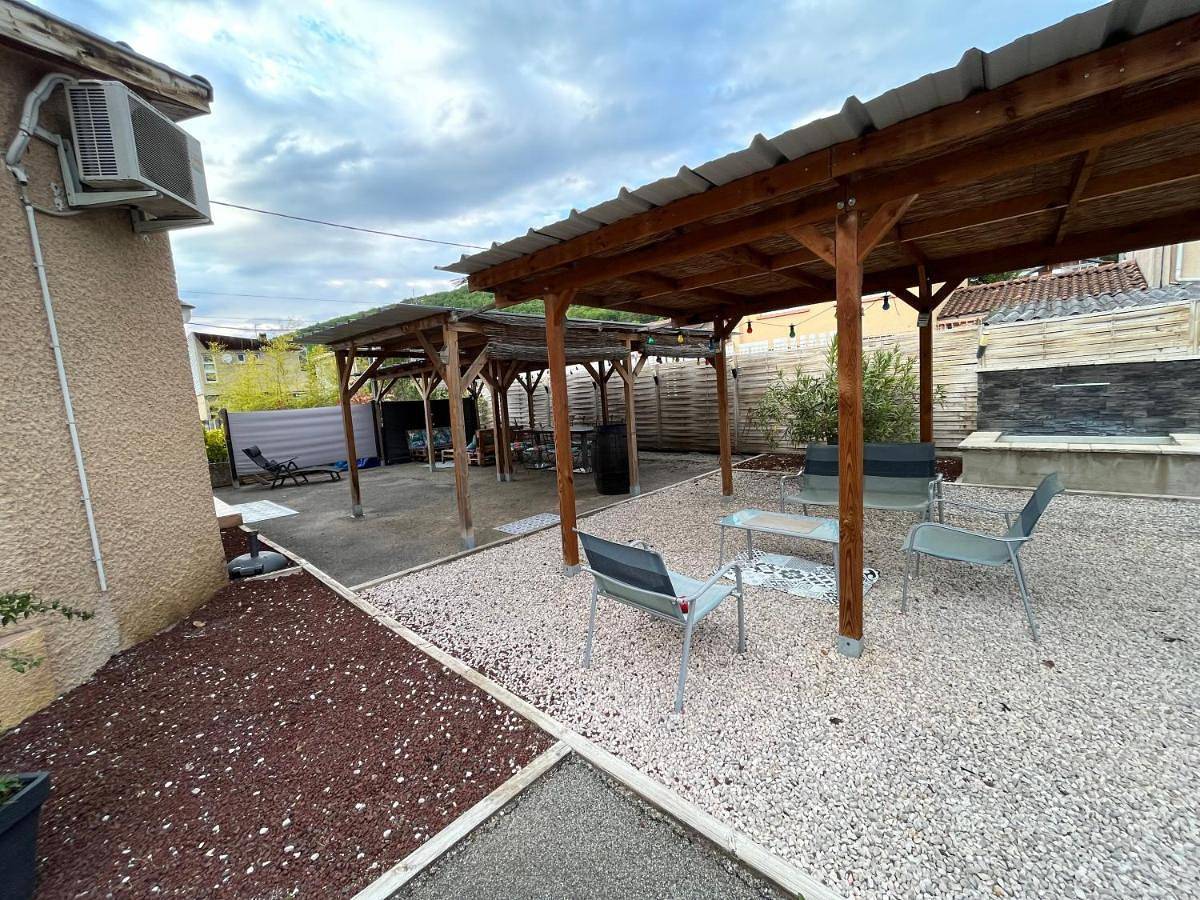 Appartement entier, Three-Bedroom Apartment in Lavelanet, Ariège