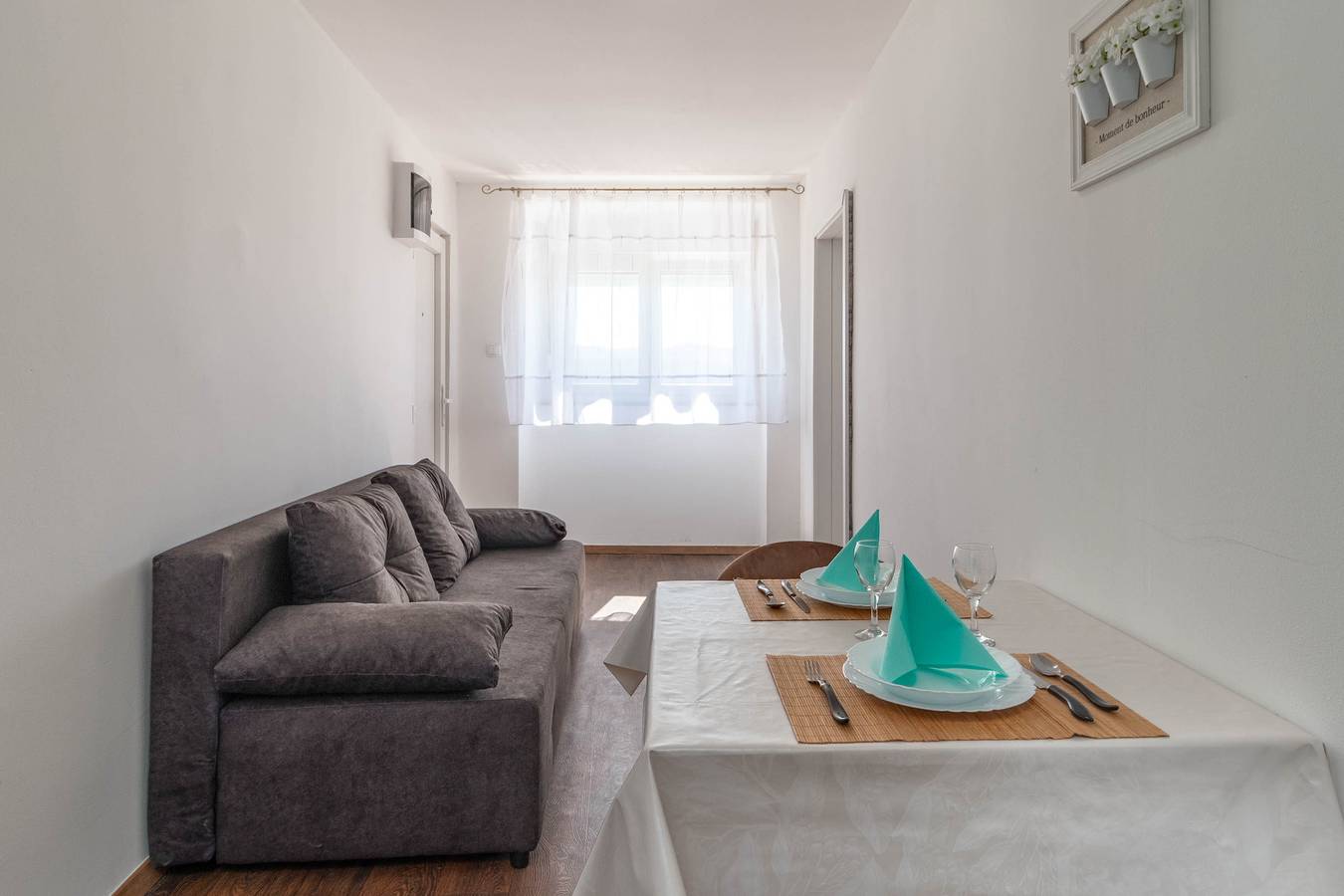 Ganze Wohnung, Seafront Apartment Sanja in Karlobag, Naturpark Velebit