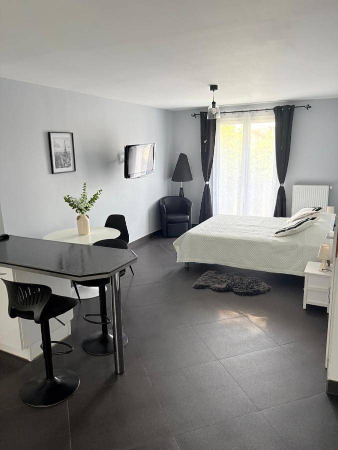 Appartement entier, Studio Moderne Zen in Les Pavillons-sous-Bois, Seine-Saint-Denis