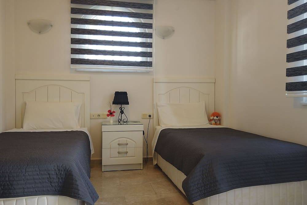 Calis Beach - Beautiful 4 bedroom villa with private pool and Wifi in Fethiye, Muğla Province