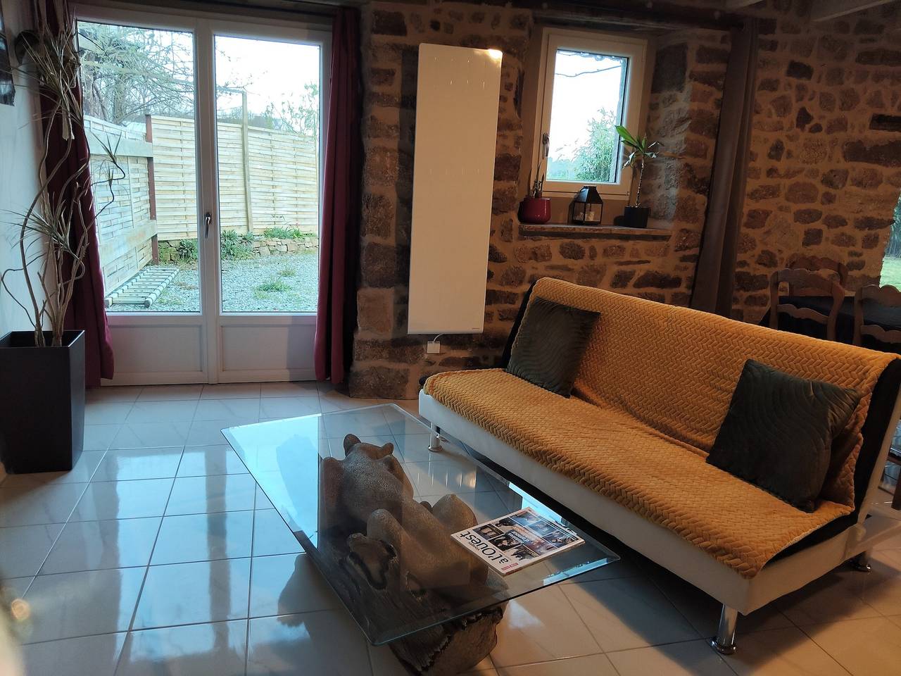 Maison Vintage de Kerlipot avec terrasse privée, jardin partagé et Wi-Fi à Ploubezre in Ploubezre, Ceinture Dorée