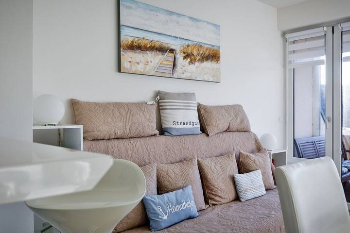 Ganze Wohnung, Modernes 1-Raum-Appartement in absolut strandnaher Lage mit Westbalkon. in Strand Hörnum, Hörnum