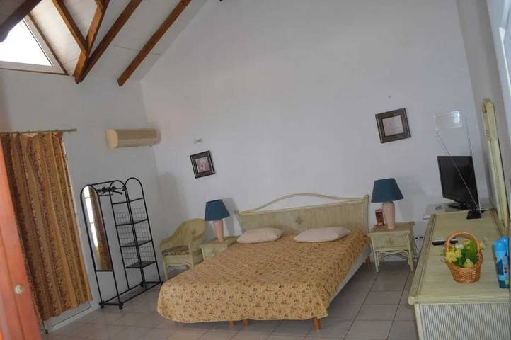 Location de vacances pour 2 personnes, avec piscine et terrasse à Deshaies