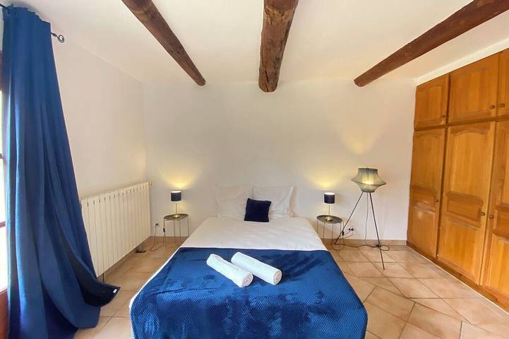84B7 - Logement dans Mas de charme du Xviiième siècle in Althen-des-Paluds, Vaucluse