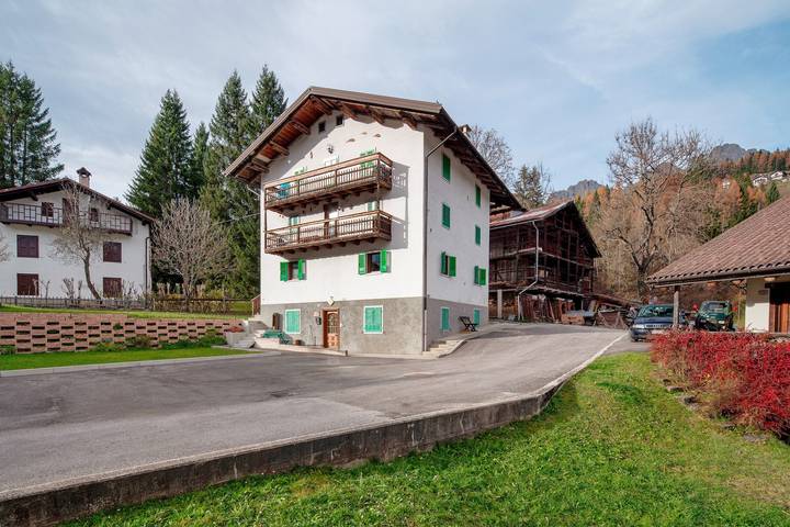 Appartamento per 6 persone, con Balcone e Giardino a Falcade