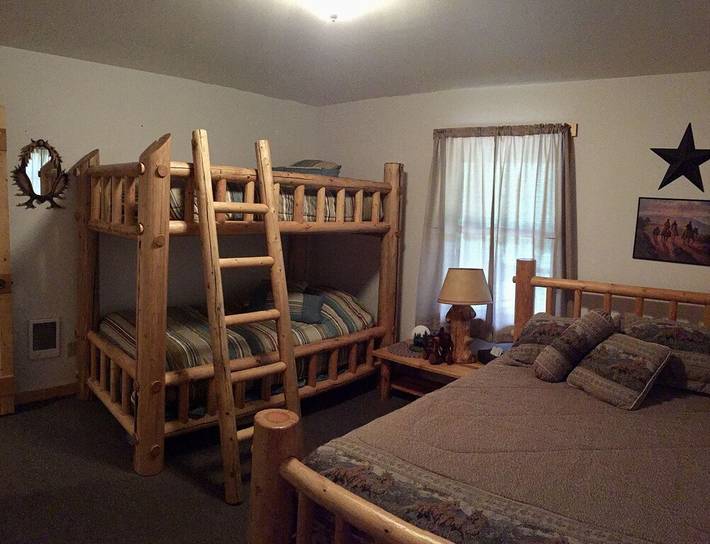 Holiday rental for 10 people, with balcony and garden in Montana