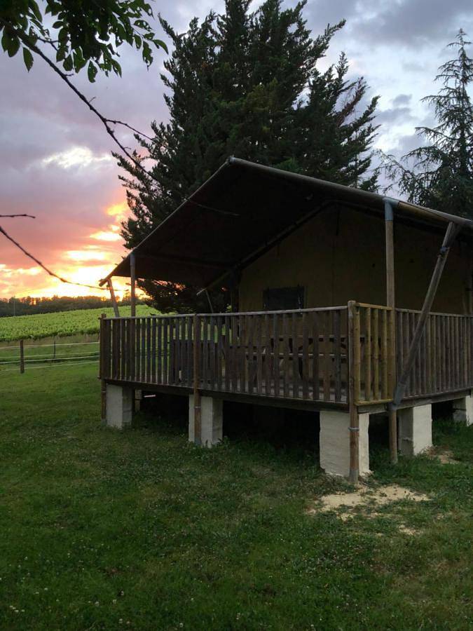 Tente pour 6 personnes, avec Terrasse et Jardin ainsi que Vue et Vue sur le lac dans le Gers