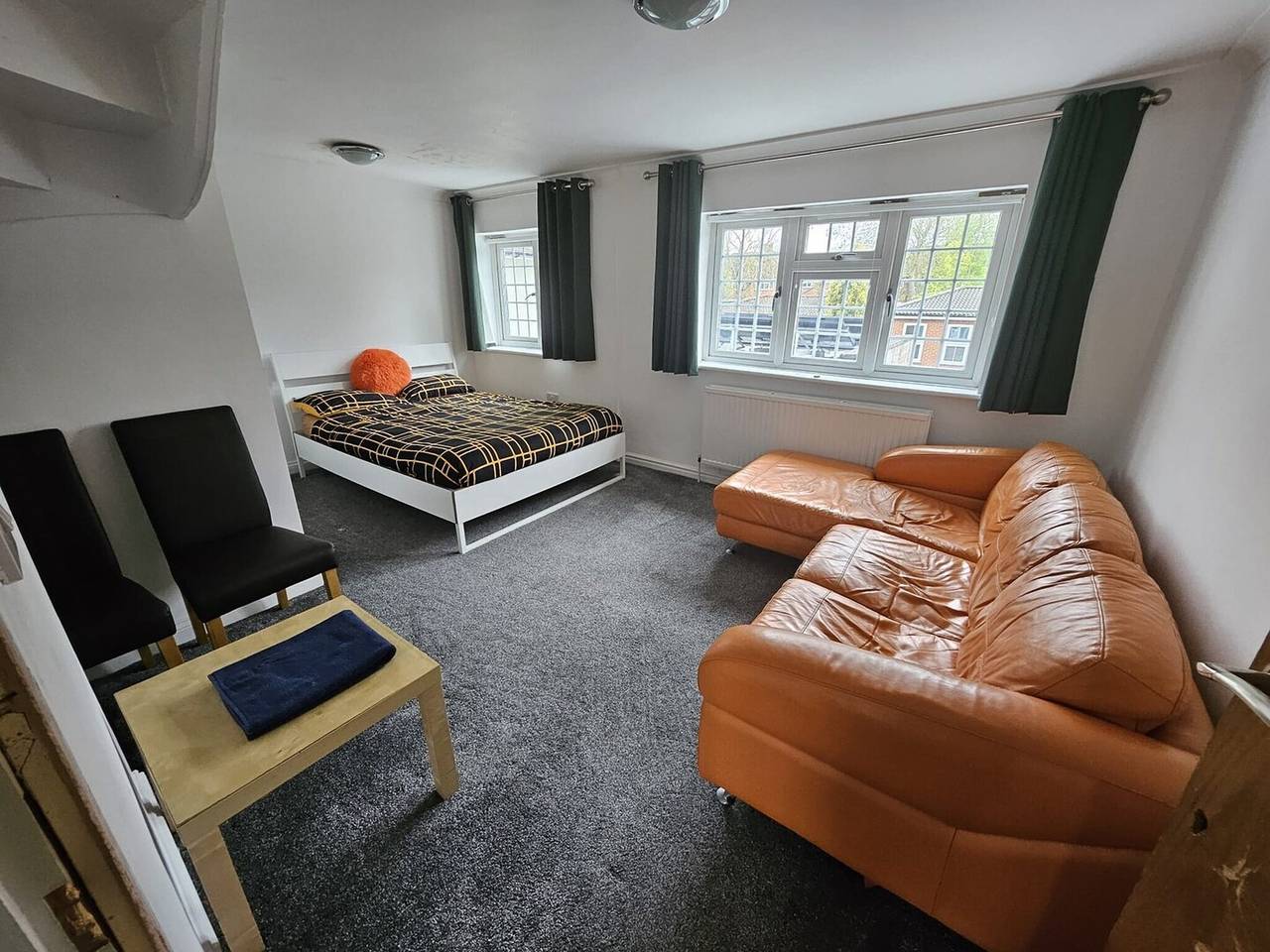 Standard Double Room - Shared in Windsor, Berkshire