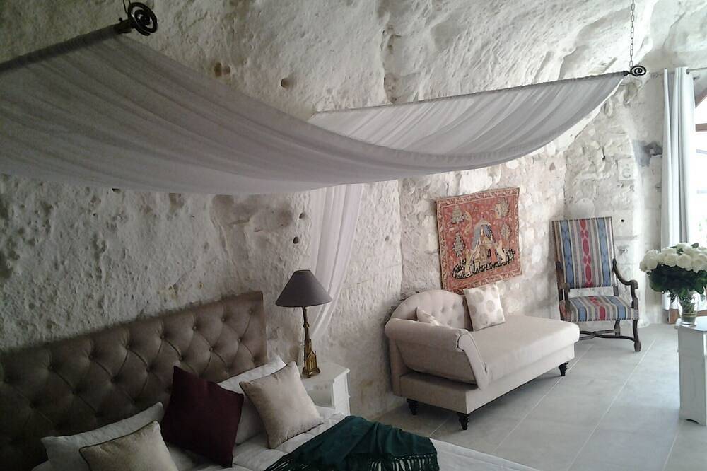 Habitación Troglo, B & B, cama queen, Chateaux de la Loire y Beauval Zoo in Bourré, Región de Blois