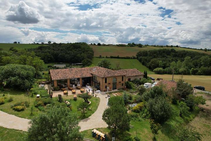 Gîte pour 10 personnes, avec vue et jardin à Saussens