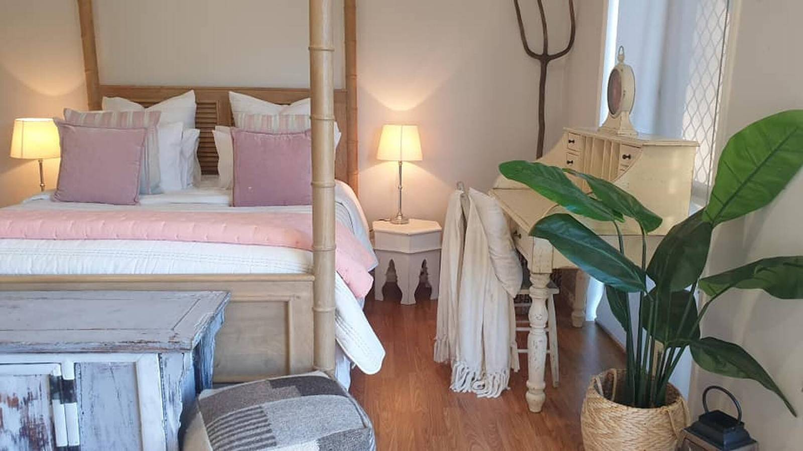 Entire studio, Stylish Studio in Reedy Creek in Gold Coast City