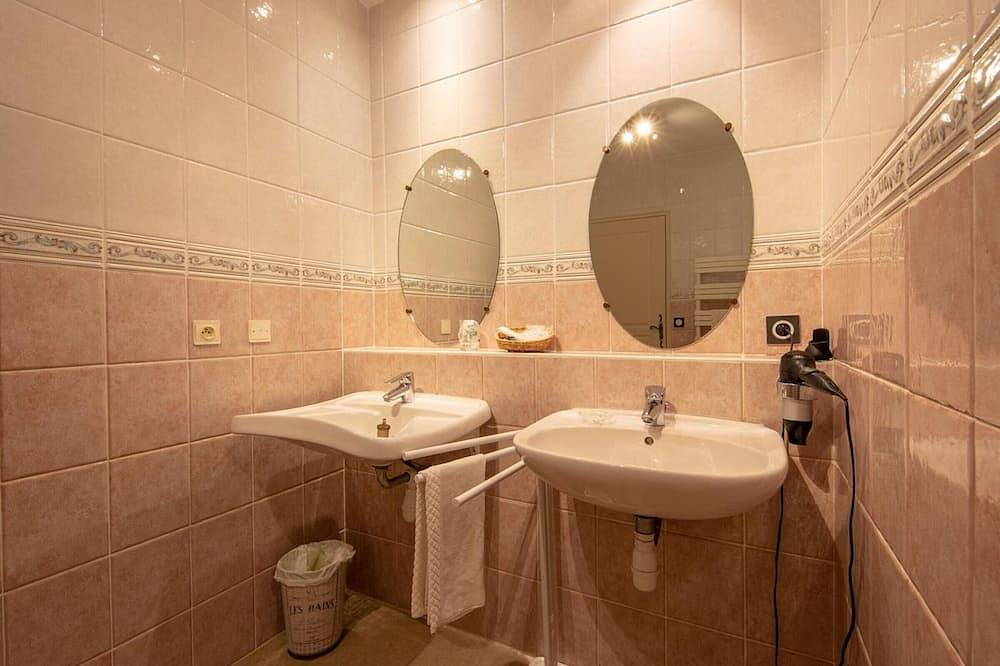 Chambre La Loire - Accès Handicapé, Wifi, Animaux admis in Saint-Benoît-sur-Loire, Vallée de la Loire