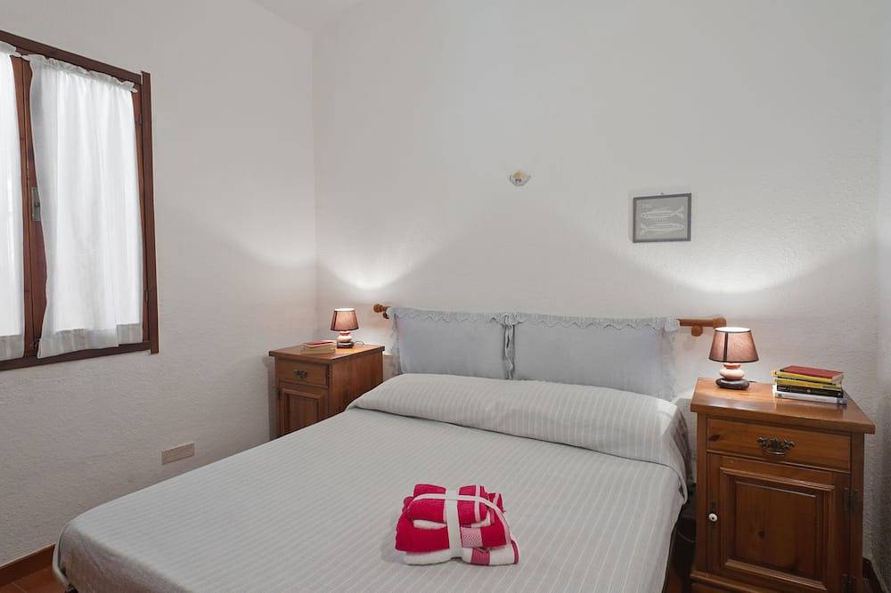 Federica’s Golden Hour House-Beach Walk  Villa with terrace 400 m from the sea in Geremeas, Quartu Sant'Elena