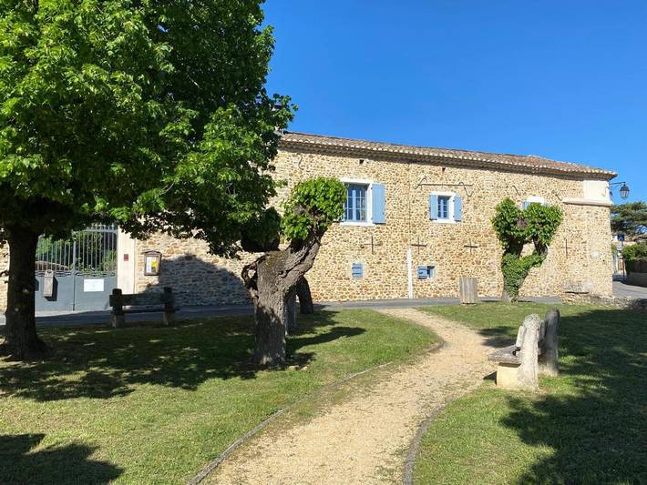 Location de vacances pour 2 personnes, avec jardin et vue ainsi que terrasse et piscine à Allègre-les-Fumades - 3