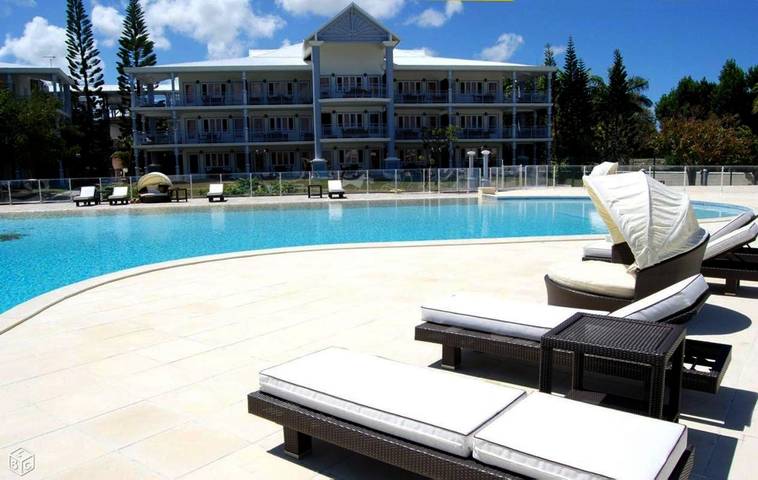 Appart’hôtel pour 4 personnes, avec vue ainsi que piscine et jardin