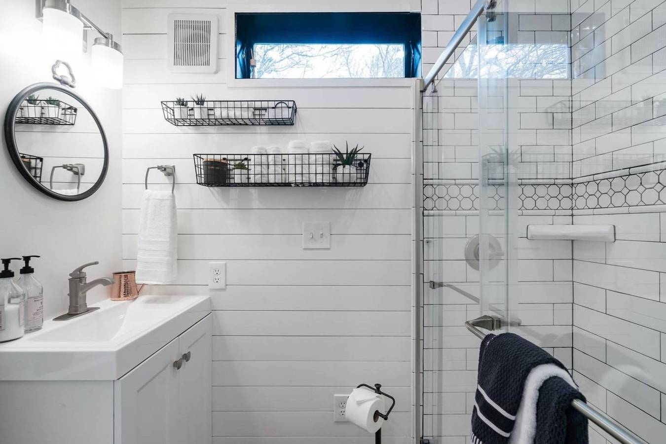 Ganze Wohnung, The Oaks Helm model Container Home 12 min to Magnolia Market in McLennan County