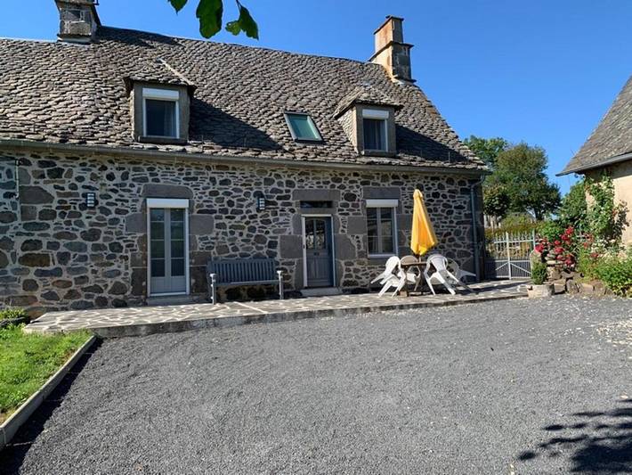 Gîte pour 6 personnes, avec terrasse à Saint-Bonnet-de-Salers