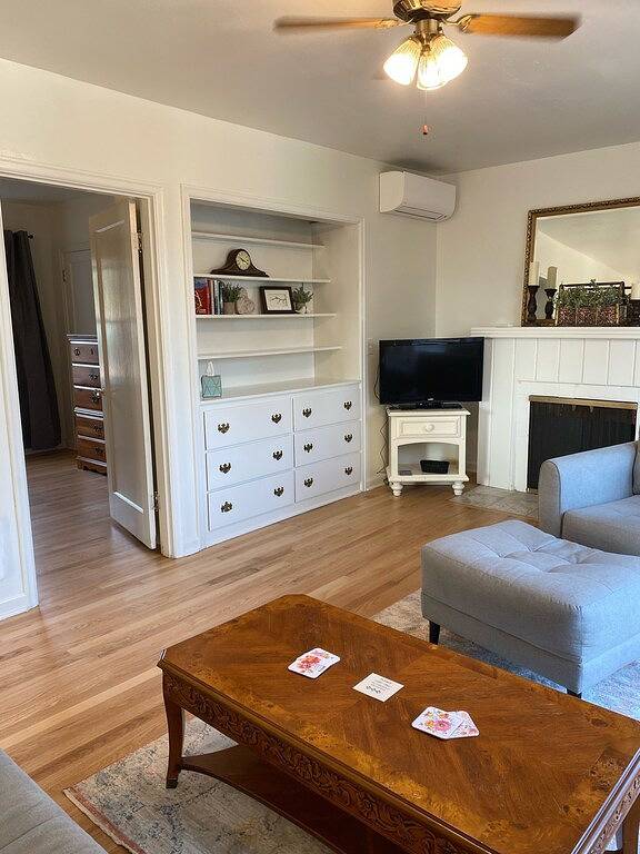 Ganze Wohnung, Unit C at the Manor House Month to Month in Salem (OR), Willamette Valley