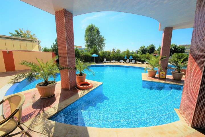 Ferienwohnung für 4 Personen, mit Balkon und Pool in Sonnenstrand