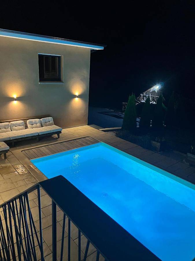 Location de vacances pour 6 personnes, avec jardin ainsi que terrasse et piscine, animaux acceptés à Chantraine - 2