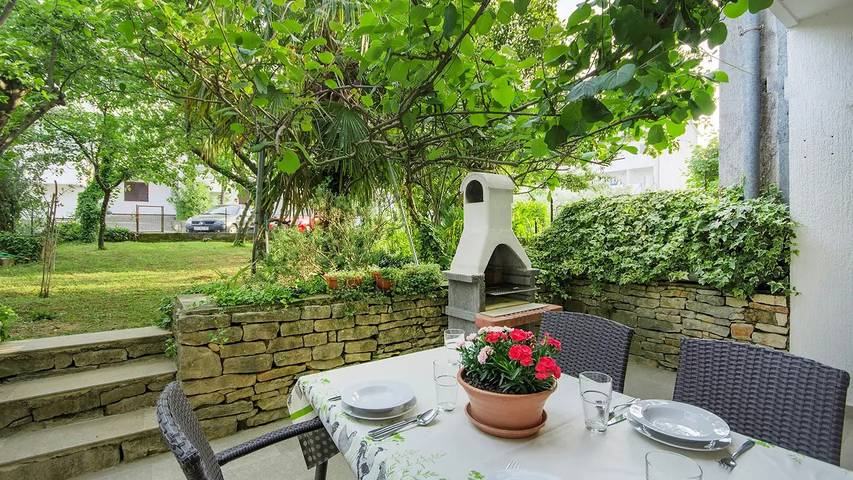 Ferienwohnung für 3 Personen, mit Garten in Poreč
