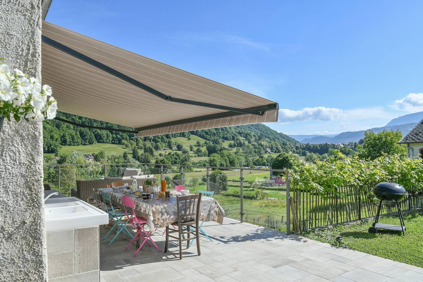 Casa vacanze 'La Maison Dauphinoise' con vista sulle montagne, Wi-Fi e aria condizionata in Saint-Bueil, La Tour-du-Pin e dintorni