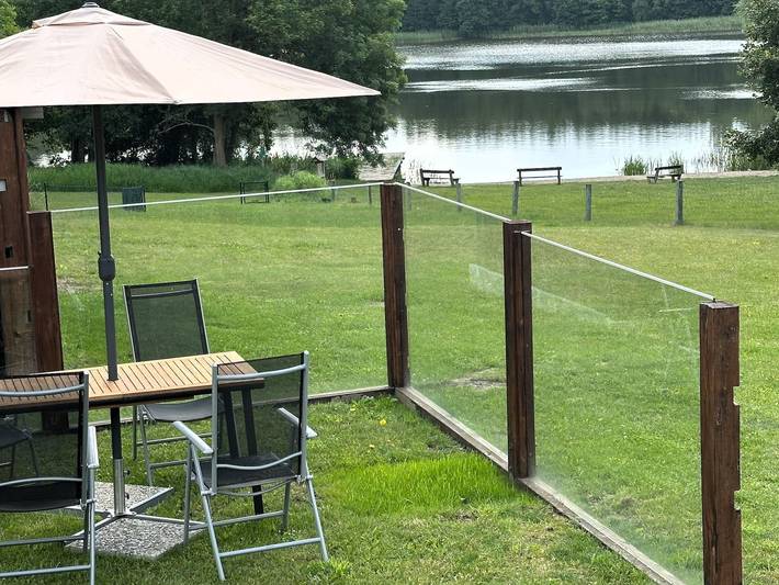 Ferienhaus für 2 Personen, mit Terrasse und Garten sowie Seeblick in Zehna