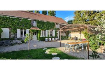 Gîte pour 16 personnes, avec jardin et jacuzzi à Ville-Saint-Jacques