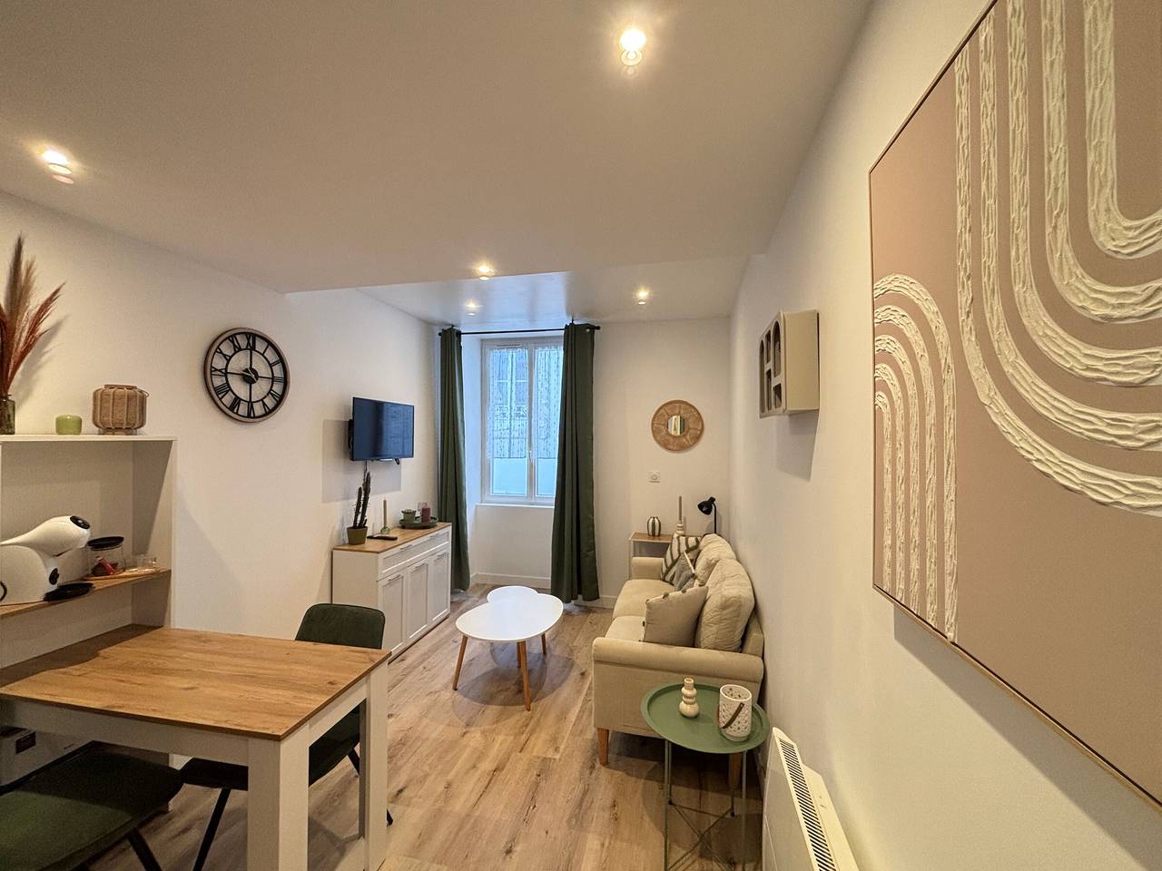 Entire apartment, Apartment steps from the beach - 2 guests in Les Sables-d'Olonne, Vendée