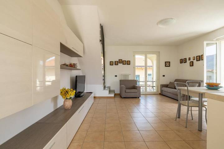 Gîte pour 3 personnes, avec piscine ainsi que terrasse et vue à Lenno - 2