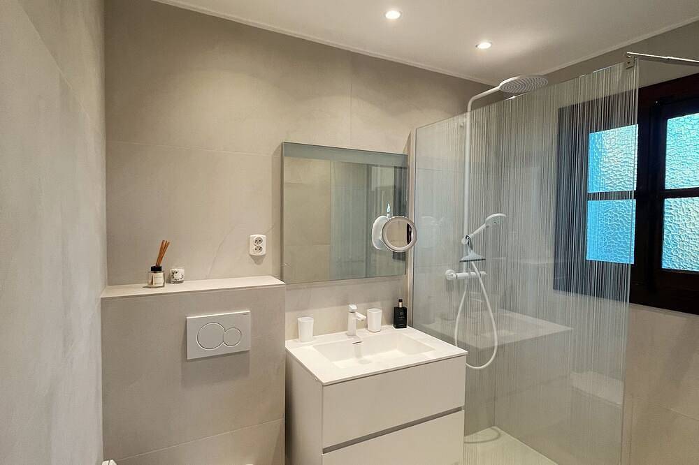 Marbella, Villa 4 Schlafzimmer, 3 Bäder, Garten und privater Pool in Las Chapas, Marbella