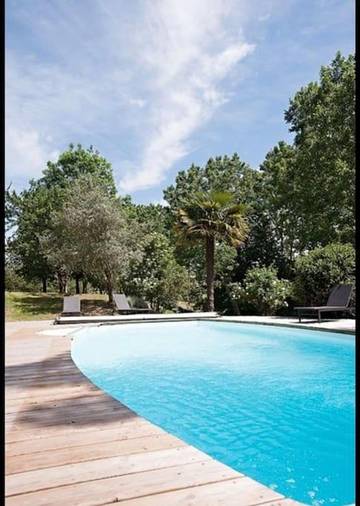 Cottage pour 18 personnes, avec terrasse ainsi que vue et piscine, animaux acceptés à Saint-Donat-sur-l'Herbasse