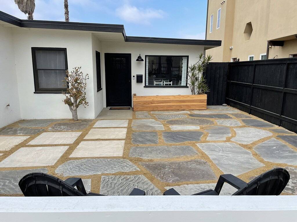 Twin Palms Ventura Pierpont Beach Bungalow Steps from the Ocean Newly Renovated in Ventura Beach, Ventura