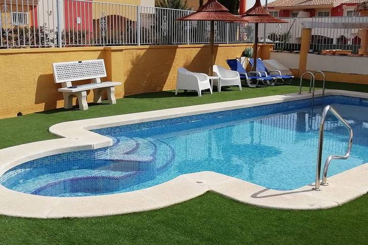 Chalet para 4 personas, con piscina además de balcón y jacuzzi - 1