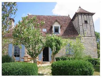 Gîte pour 6 personnes, avec piscine ainsi que jardin et terrasse, animaux acceptés à Rignac (Lot)