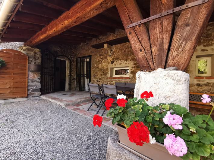 Gîte pour 2 personnes, avec terrasse à Felluns
