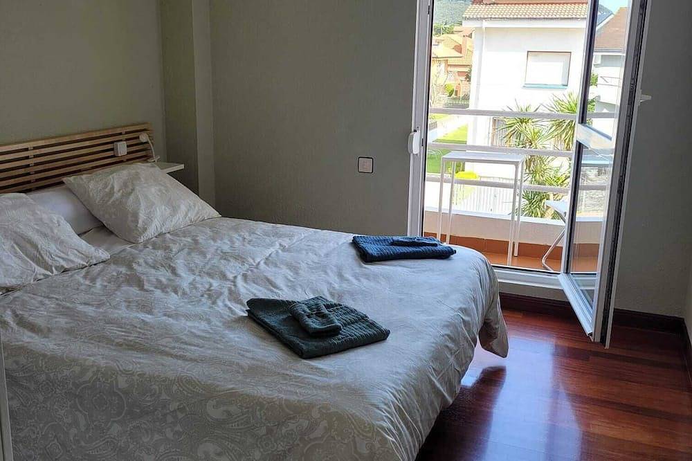 Entire apartment, First row Berria beach !!! with Large Pool in Santoña, Cantabrian Coast