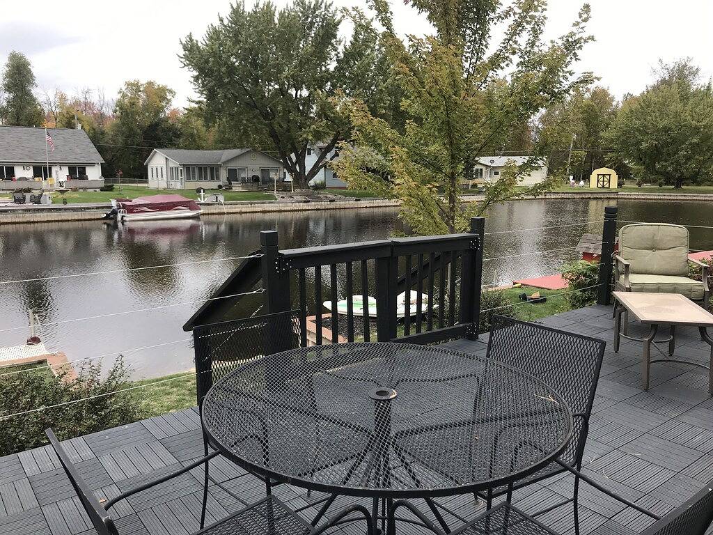 Beautiful Canal Front Houghton Lake 3/2. Close to trails. Golf cart use in sub in Prudenville, Roscommon County