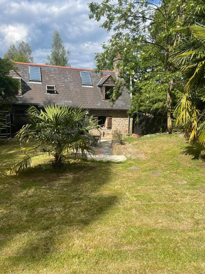 Location de vacances pour 6 personnes, avec Balcon et Terrasse ainsi que Jardin et Vue à Saint-Pois