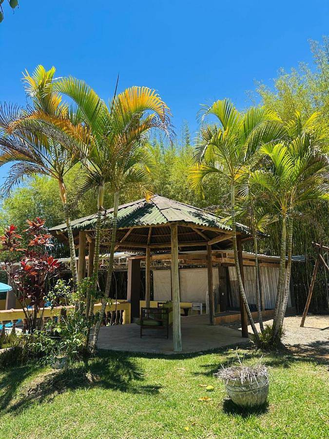 Casas e apartamentos de temporada para 14 pessoas, com balcão e piscina em Guaratinguetá