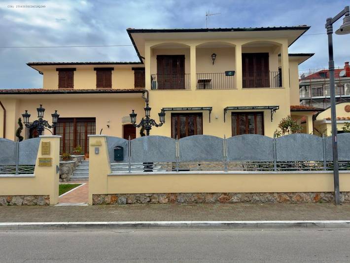 Ferienwohnung für 5 Personen, mit Garten und Ausblick, mit Haustier in Marina di Massa