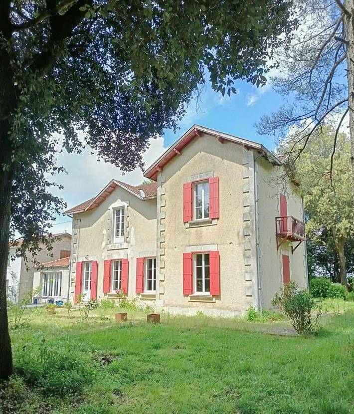 Location de vacances pour 6 personnes, avec jardin et terrasse, adapté aux familles à Bouhet