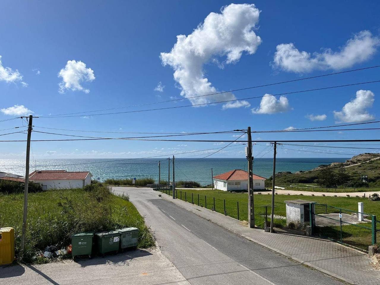 Villa 'Praia Azul Beach and Sun' con vistas al mar, jardín privado y Wi-Fi in Silveira, Distrito de Lisboa