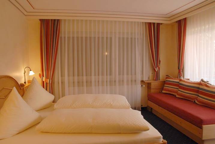 Hotel für 5 Personen, mit Balkon und Terrasse sowie Ausblick in Kenzingen - 2