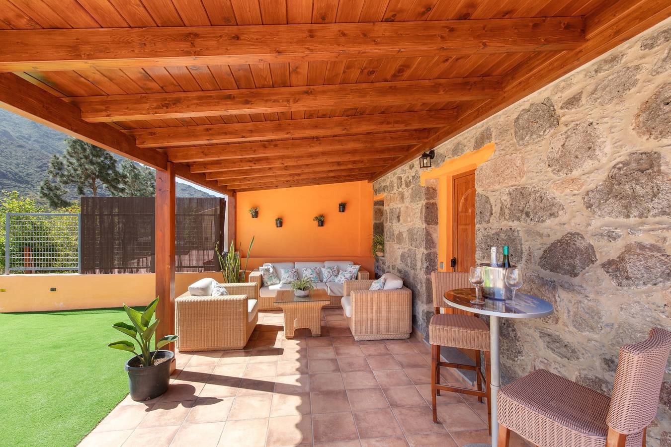 Apartamento inteiro, Apartamento de Férias 'Vista Valle' com Vista Montanha, Wi-Fi e Ar Condicionado in La Humbridilla, Grã Canária (Sul)