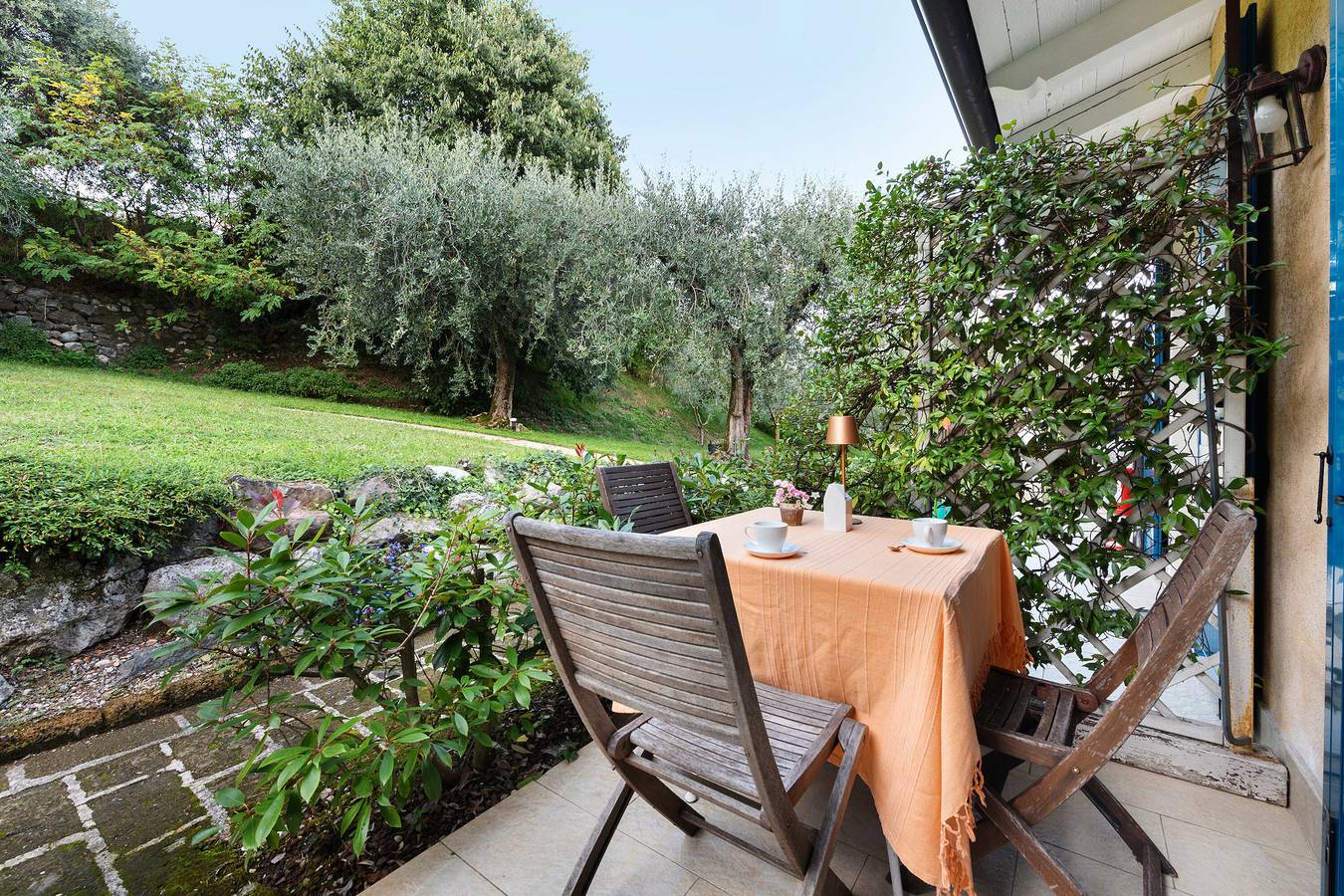 Appartamento intero, Appartamento 'Luppolo' con vista lago, Wi-Fi e aria condizionata in Soiano del Lago, Prealpi Gardesane