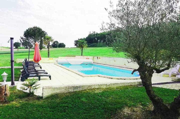 Location de vacances pour 10 personnes, avec jardin ainsi que terrasse et jacuzzi à Montaigu-de-Quercy - 3
