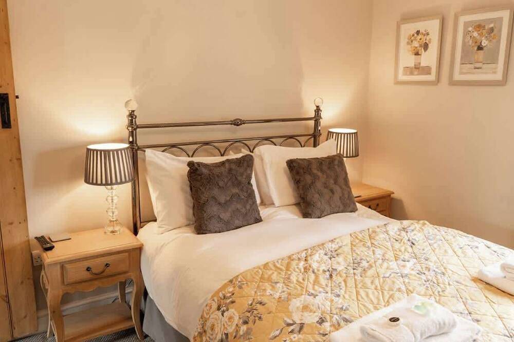 Charming Cottage close to Chester, Garden, Parking in Christleton, Cheshire West and Chester