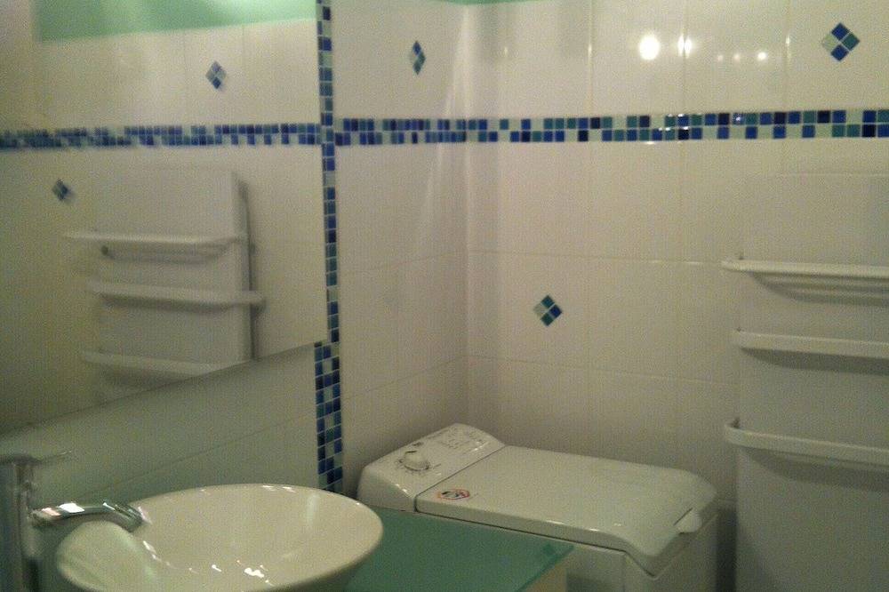 Appartement entier, Location studio Andernos les Bains 4 personnes proche plage & port in Andernos-les-Bains, Région d'Arcachon