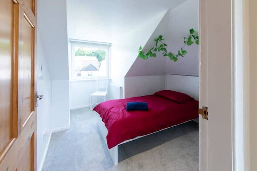 Beautiful family lodge close to Edin city centre, the Zoo & the airport in Edinburgh, Edinburgh and Lothian